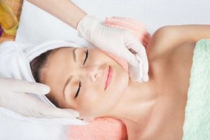 Visiting a Beauty Spa for Facials – The Essential Factors to Watch Out For